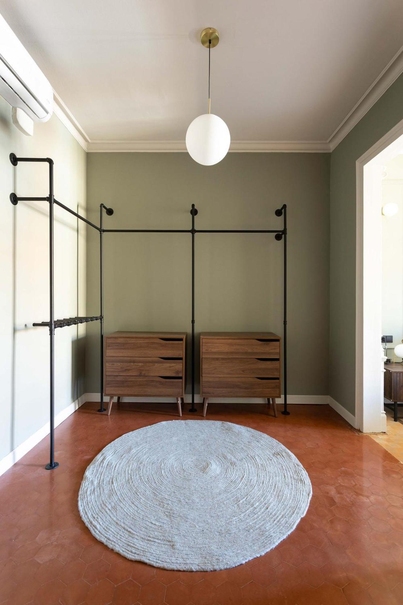Spacious Stylish 4-bedroom Modernist Barcelona