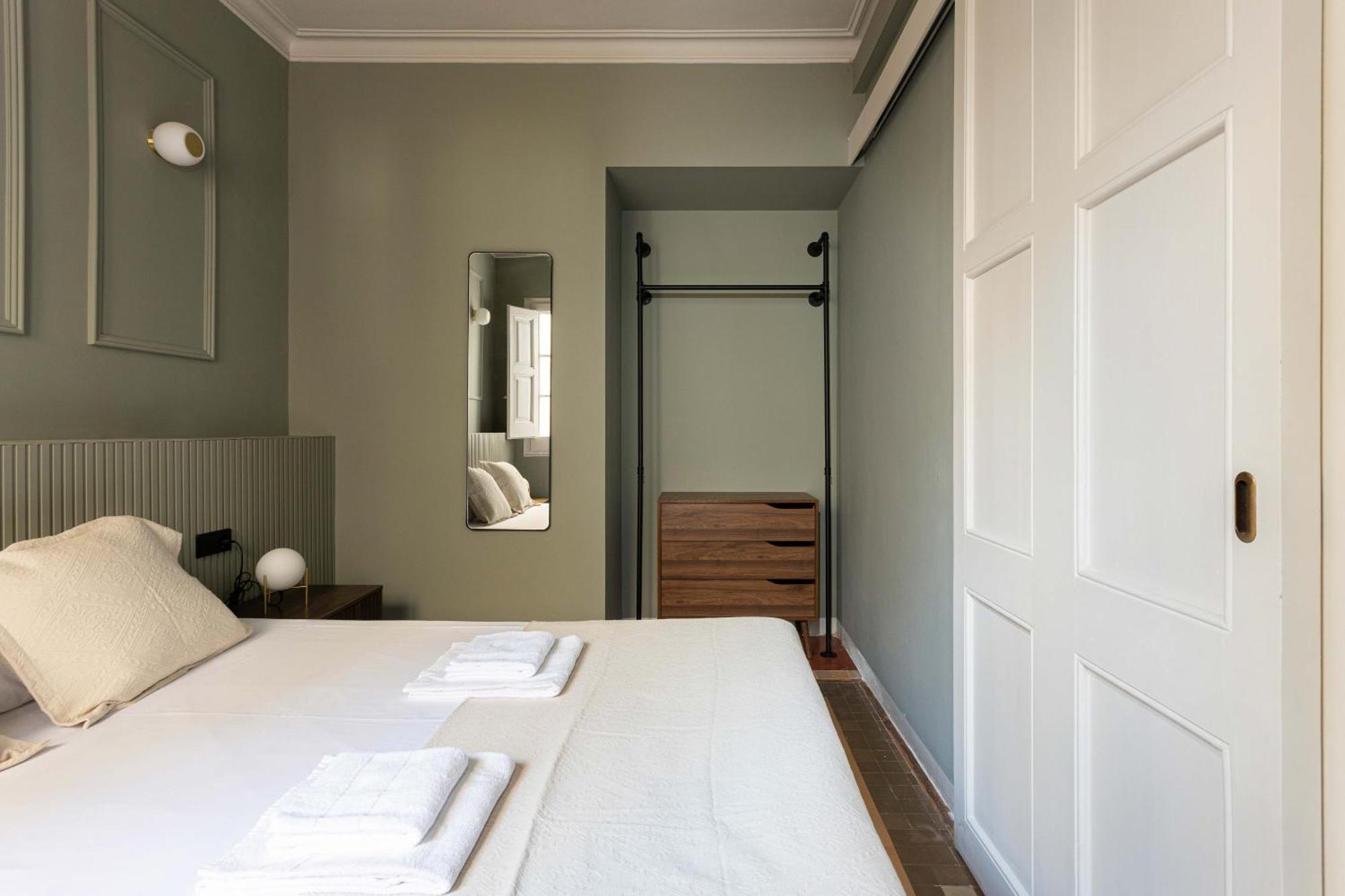 Spacious Stylish 4-bedroom Modernist Appartement Barcelona