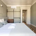 Spacious Stylish 4-Bedroom Modernist Apartment