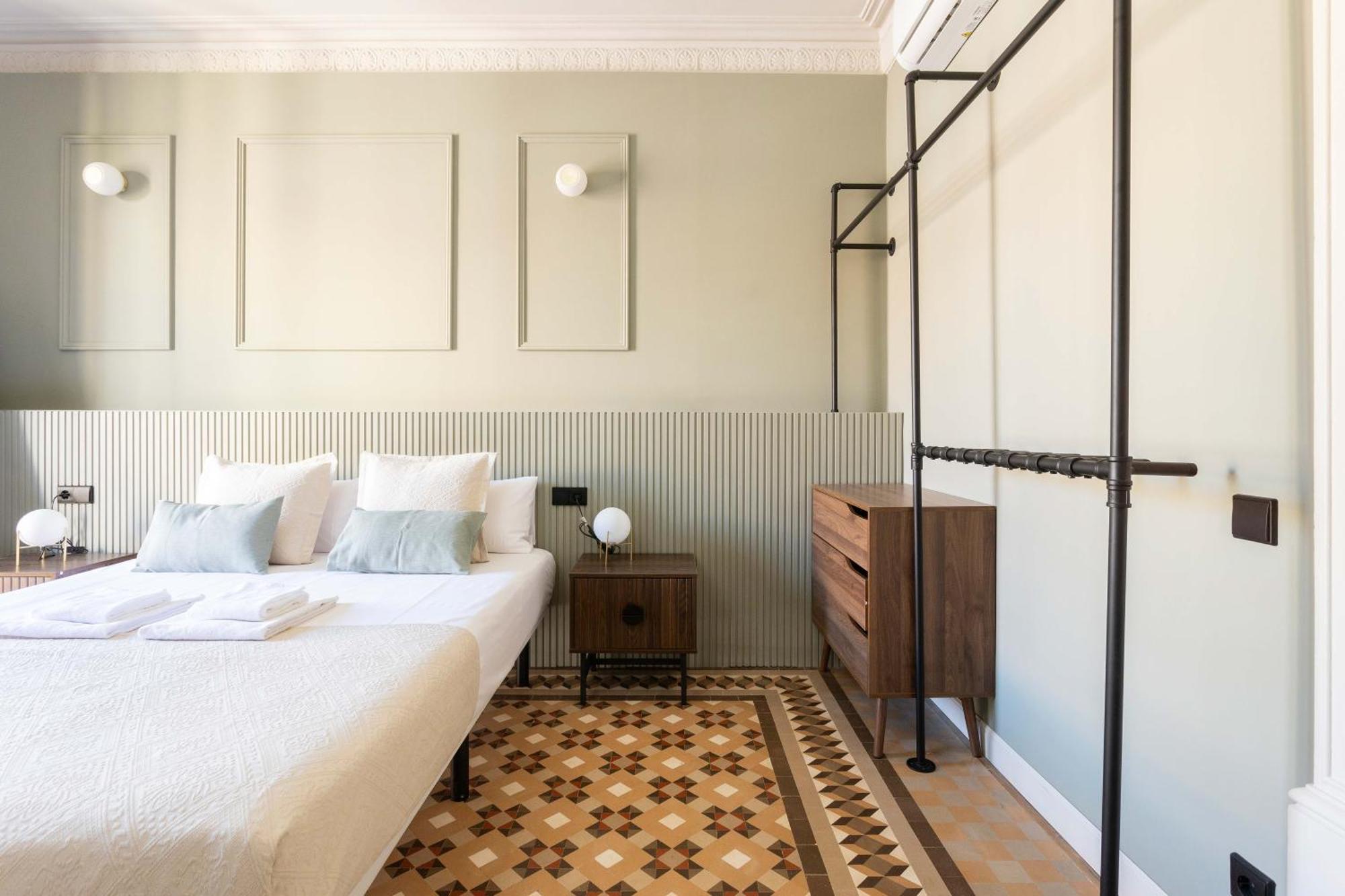 Spacious Stylish 4-bedroom Modernist *