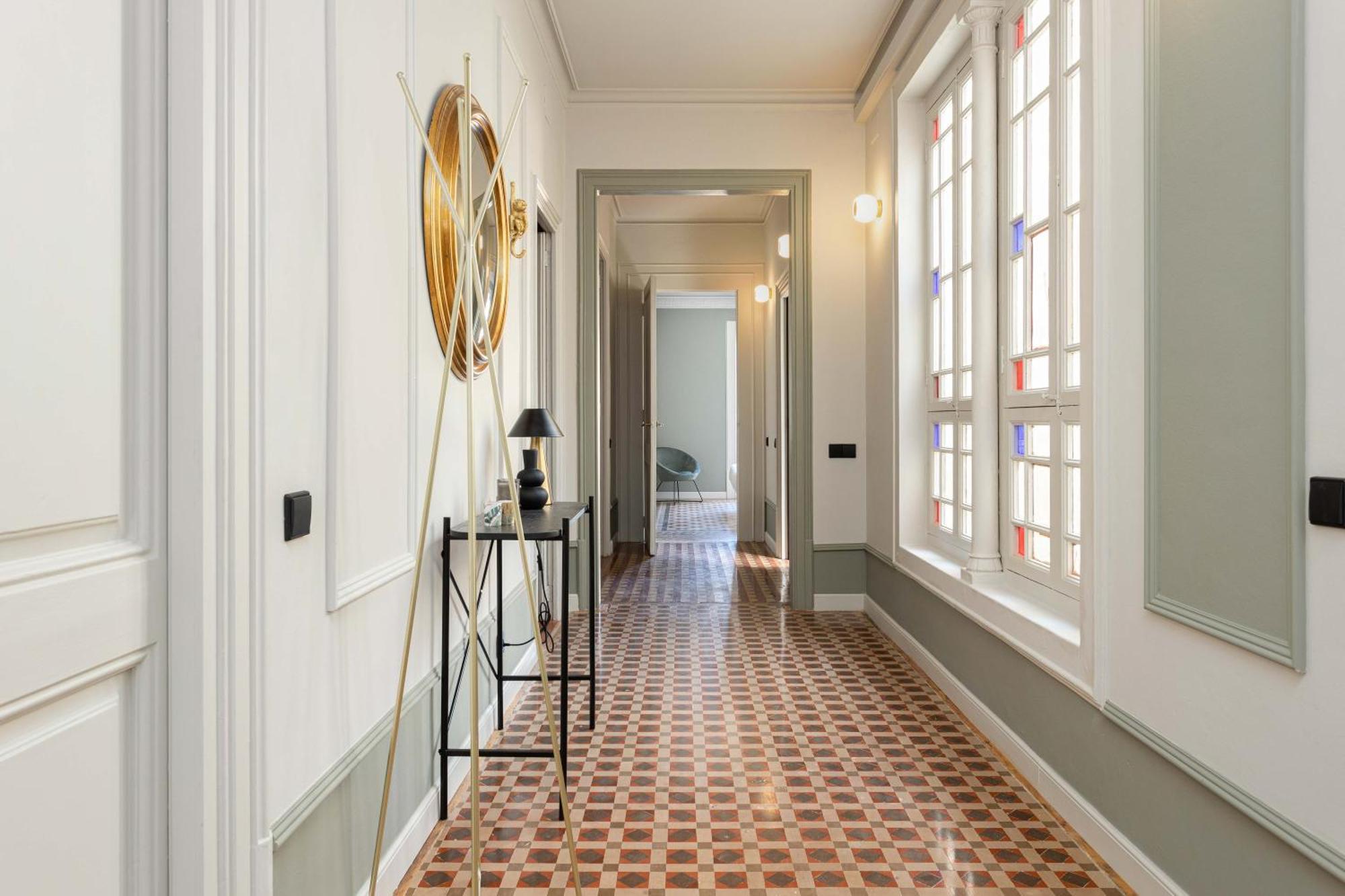 Spacious Stylish 4-bedroom Modernist *