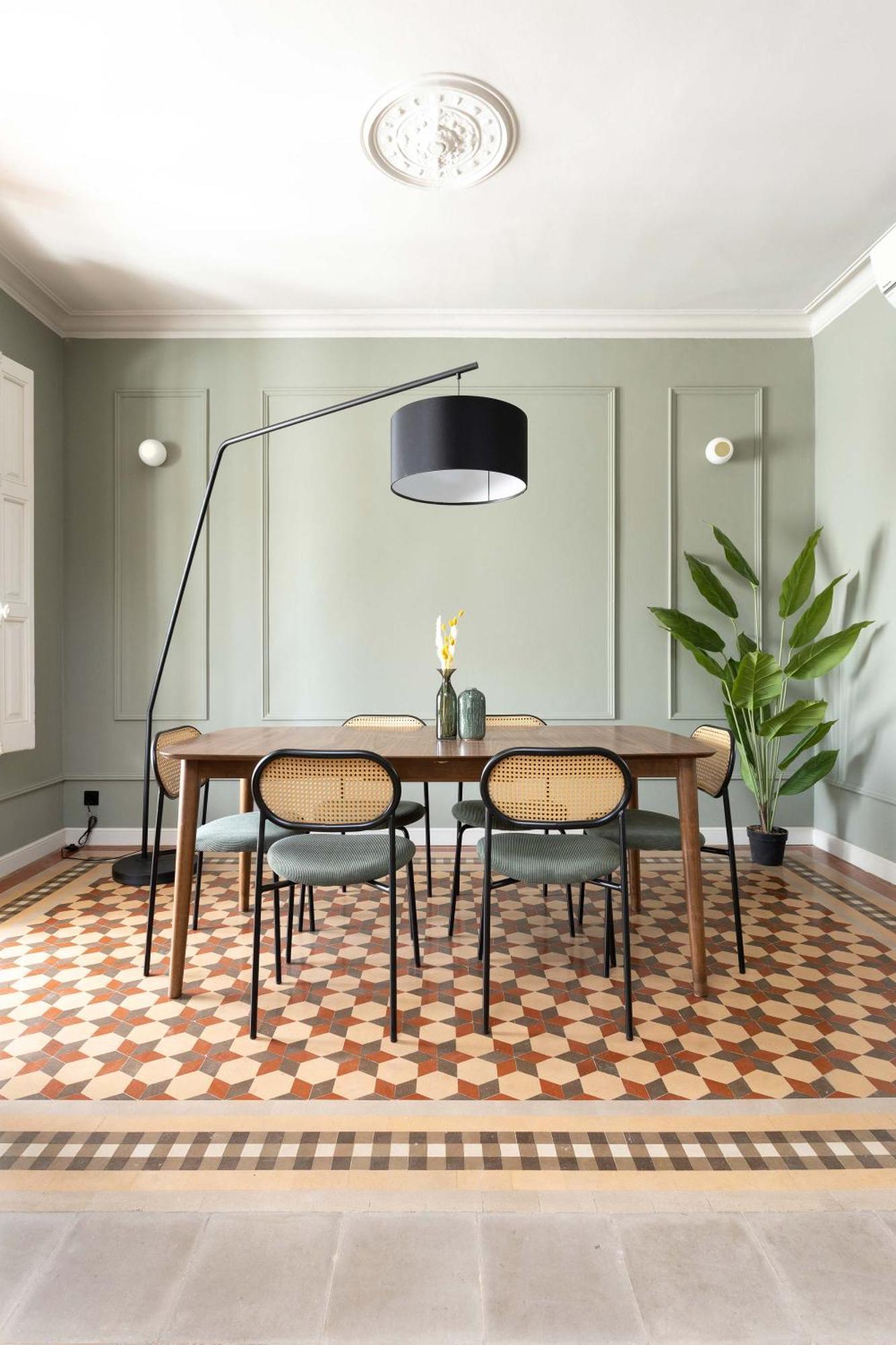 Spacious Stylish 4-bedroom Modernist Appartement *