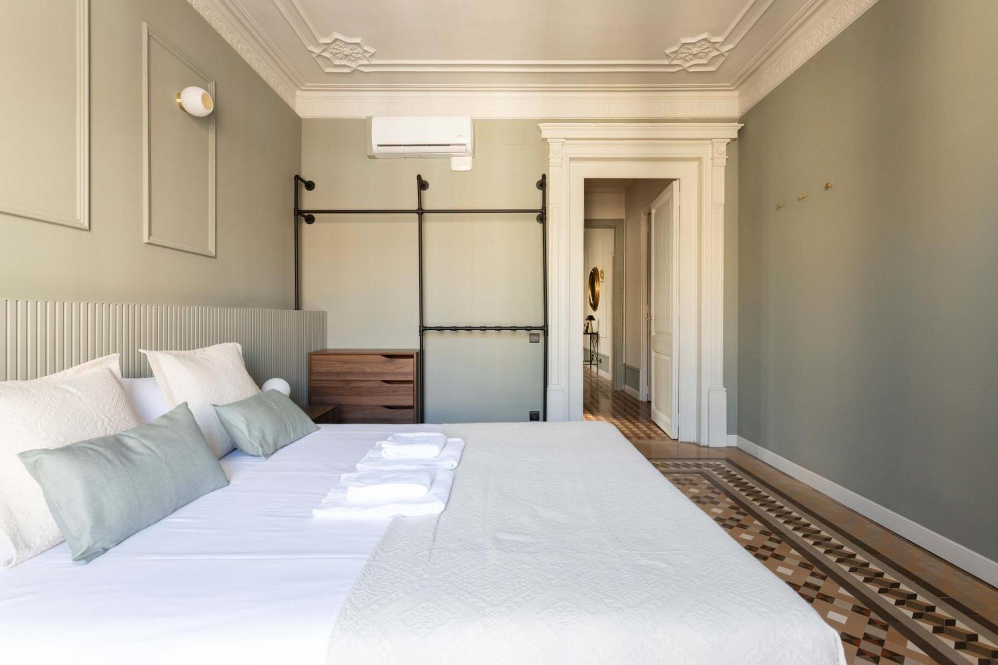 Spacious Stylish 4-bedroom Modernist Barcelone