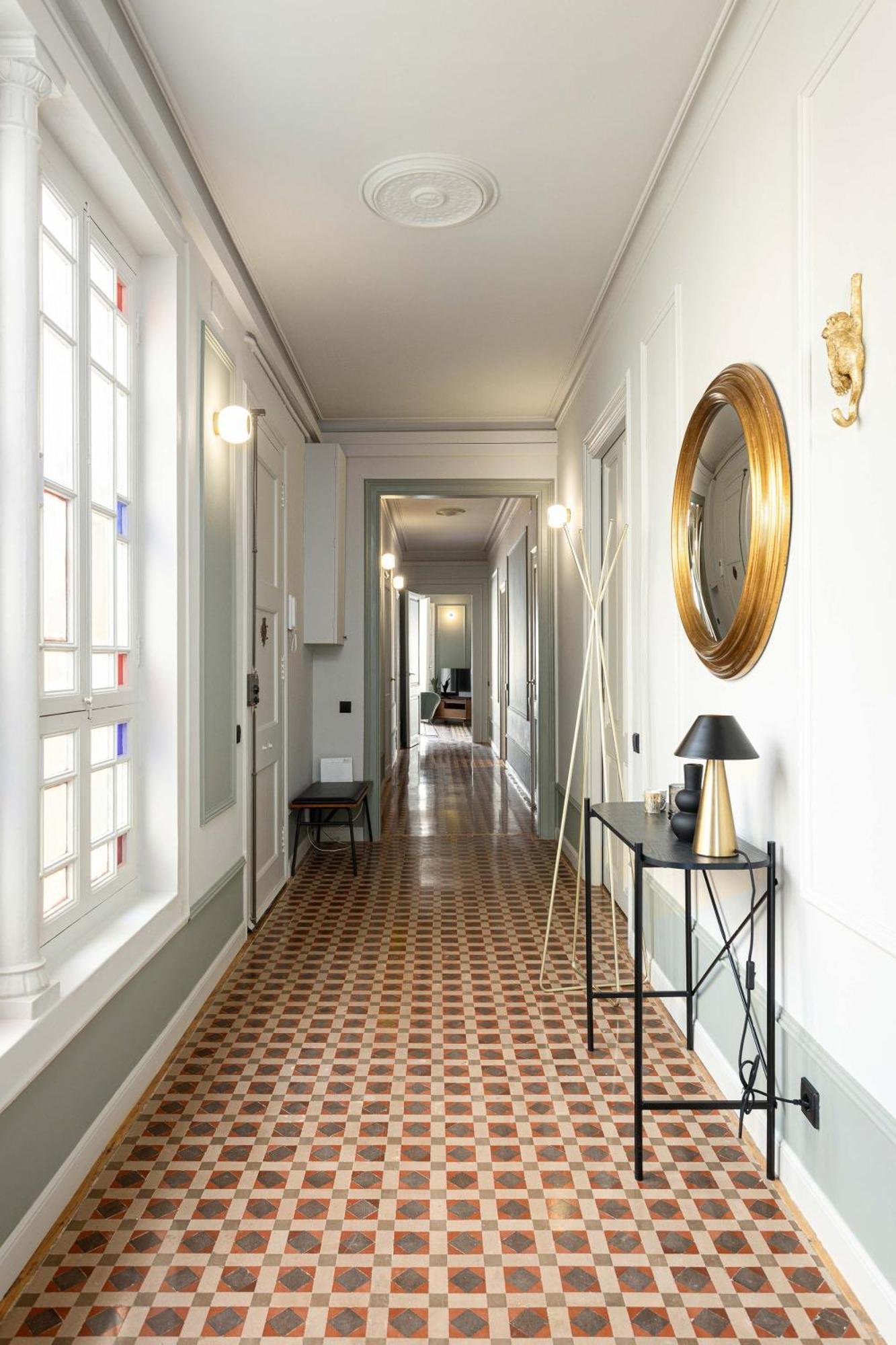 Spacious Stylish 4-bedroom Modernist