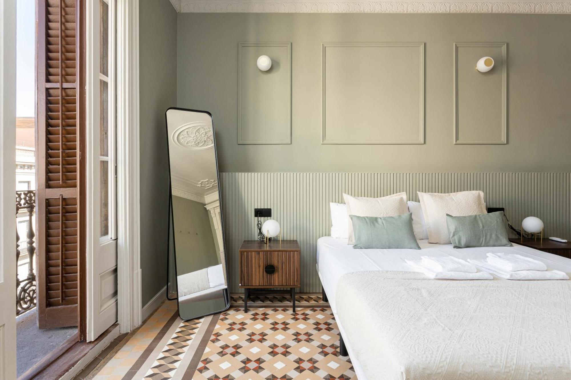 Spacious Stylish 4-bedroom Modernist Appartement