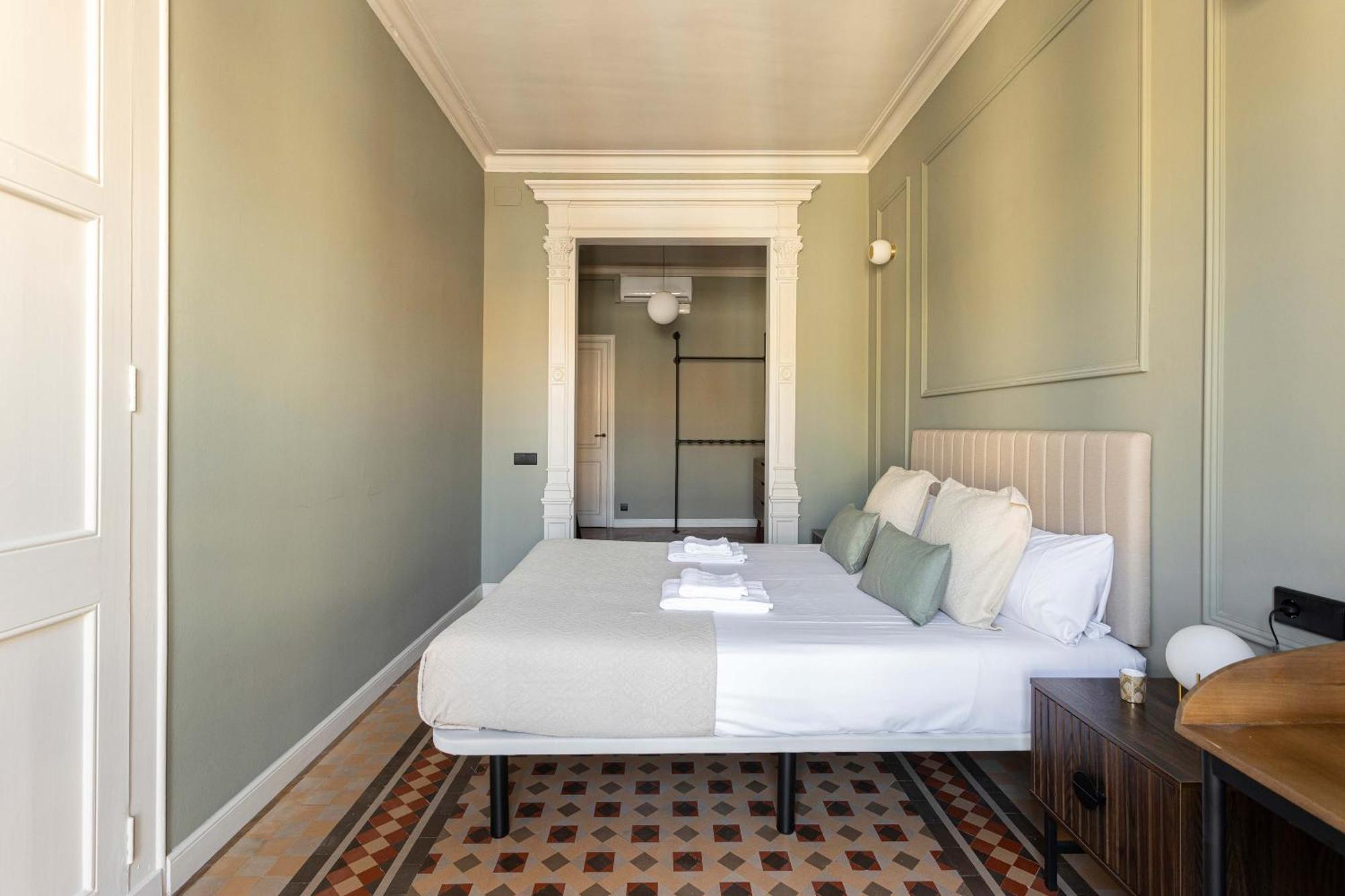 Spacious Stylish 4-bedroom Modernist Appartement *