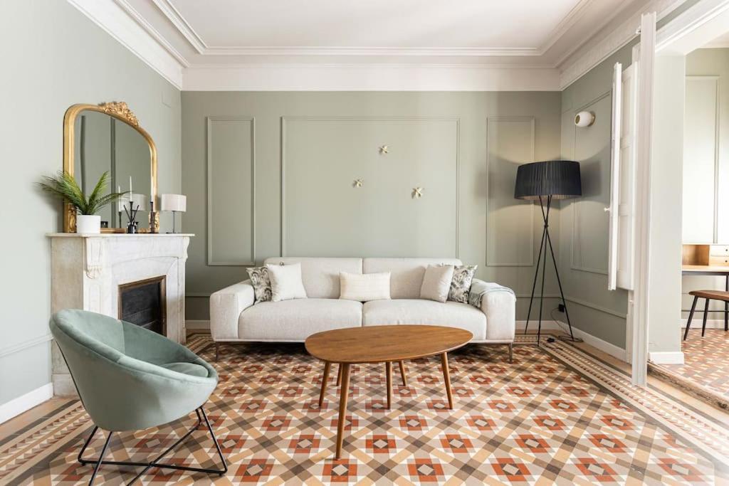 Spacious Stylish 4-bedroom Modernist Appartement *